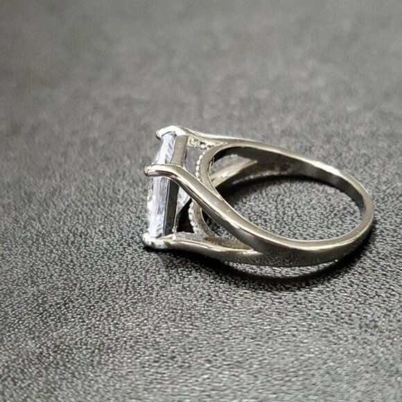 ***Final Sale*** Silver tone large rhinestone ring 6-1/4 to 6-1/2 - Picture 6 of 9